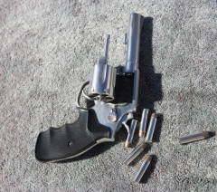 0-228023-pistol.jpg 0-228023-pistol.jpg